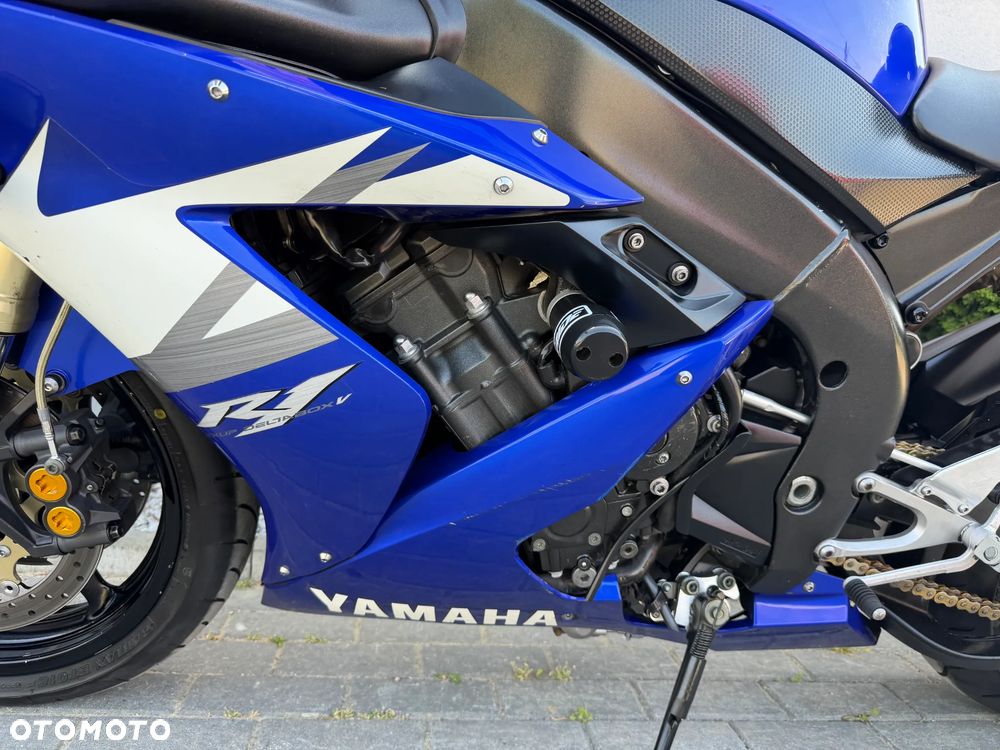 Yamaha R1 - 38