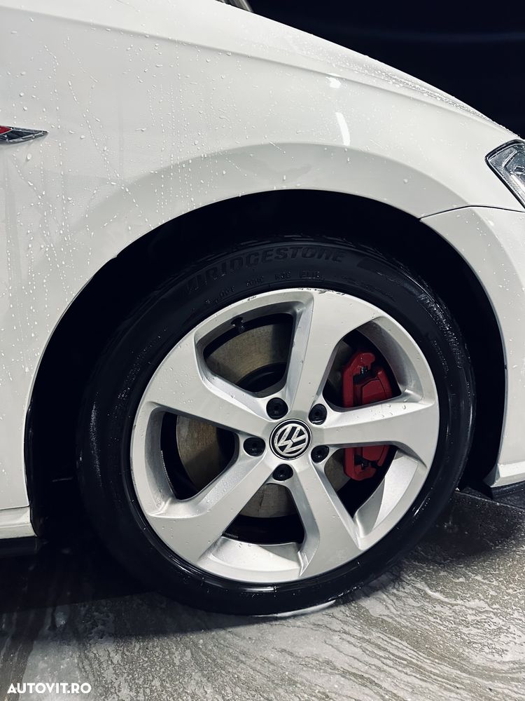 Volkswagen Golf - 20