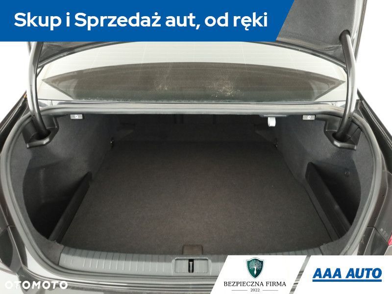 Volkswagen Passat - 25