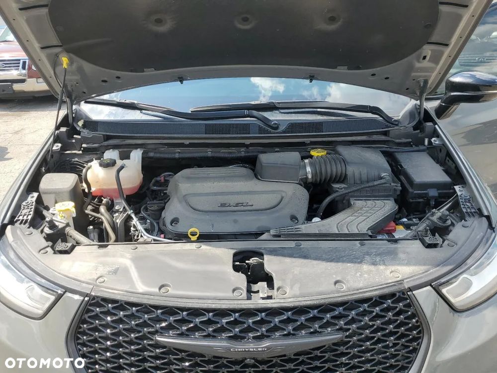 Chrysler Pacifica - 11