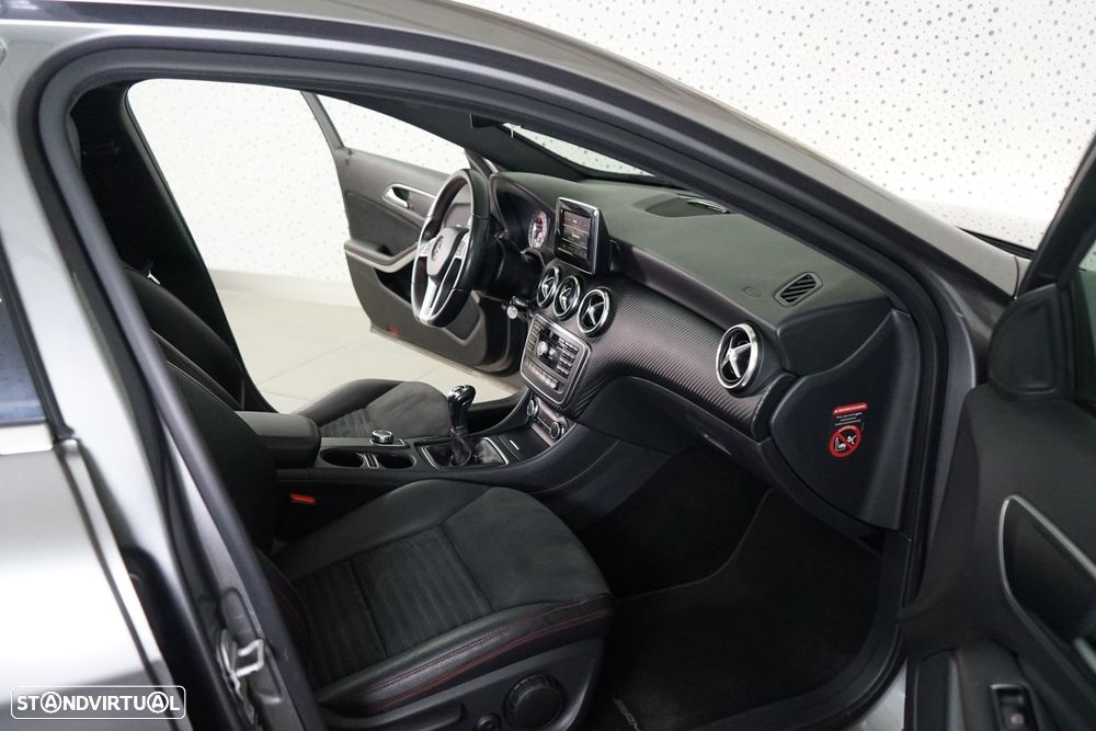 Mercedes-Benz A 180 d AMG Line - 33