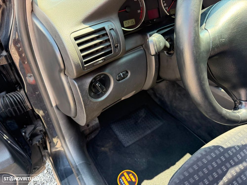 VW Passat 1.9 TDi Confortline Tip - 27