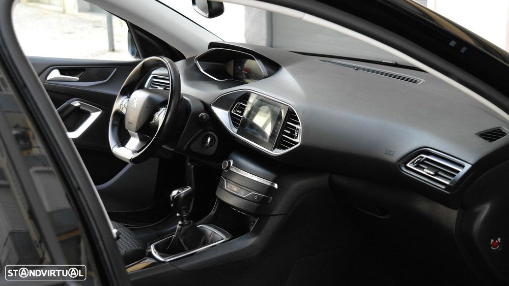 Peugeot 308 1.2 PureTech Style - 23