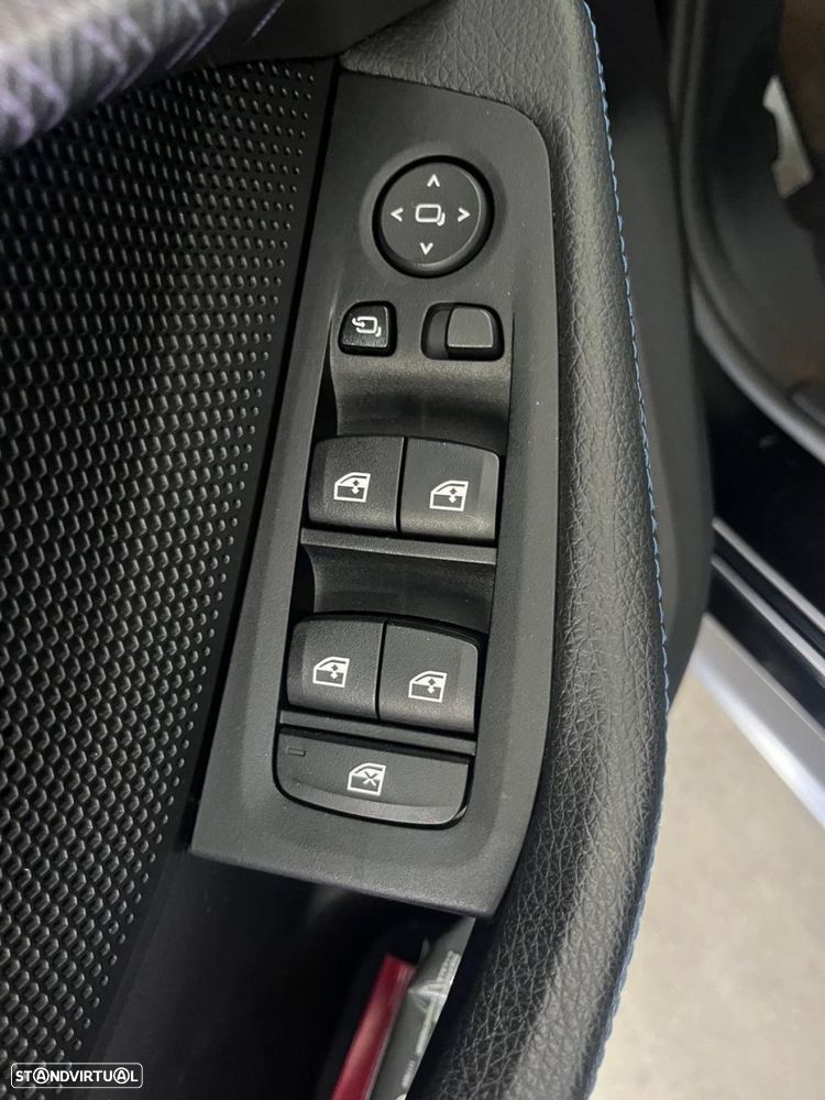 BMW 116 d Pack Desportivo M Auto - 26