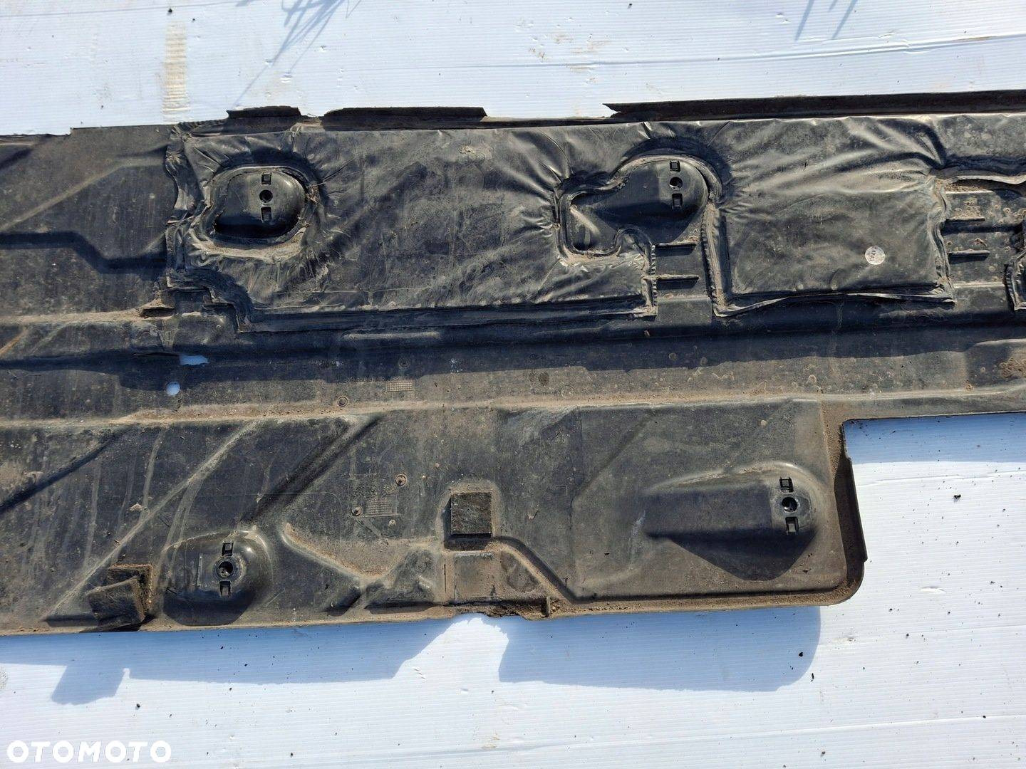 Mercedes C207 W207 W204 OSŁONA PŁYTA PODWOZIA LEWA A2046809108 - 9