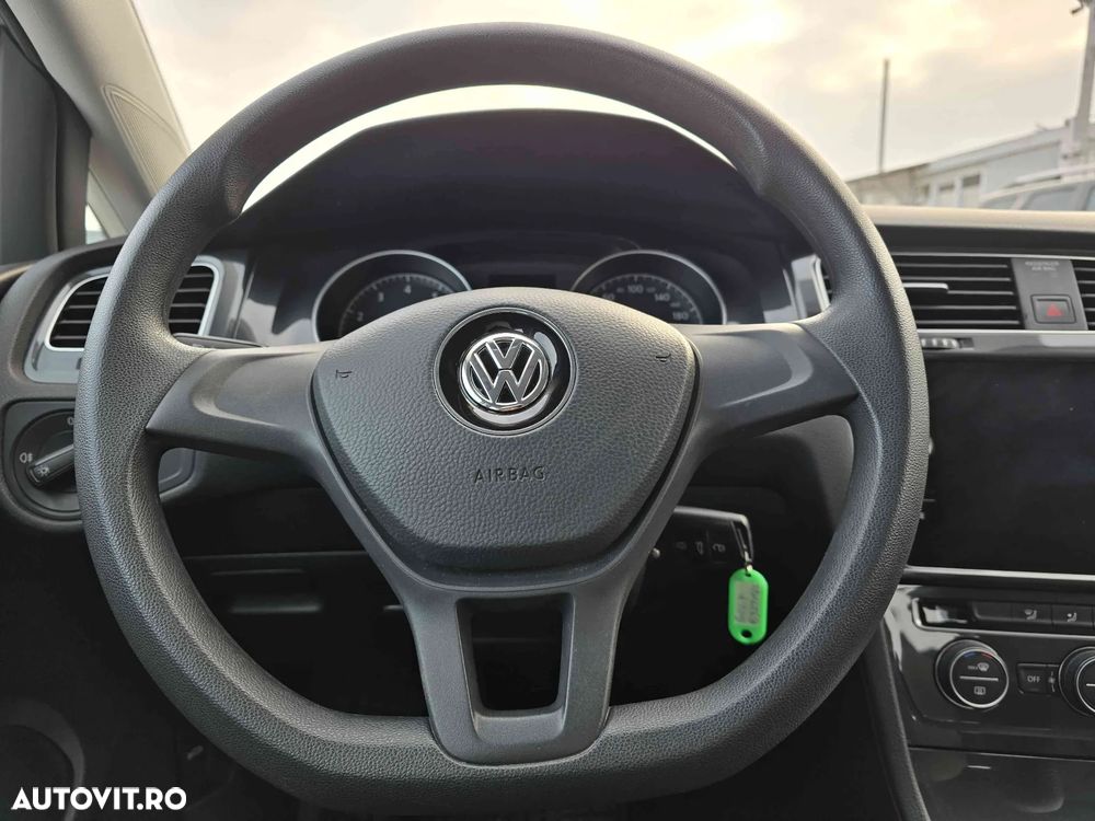 Volkswagen Golf - 10