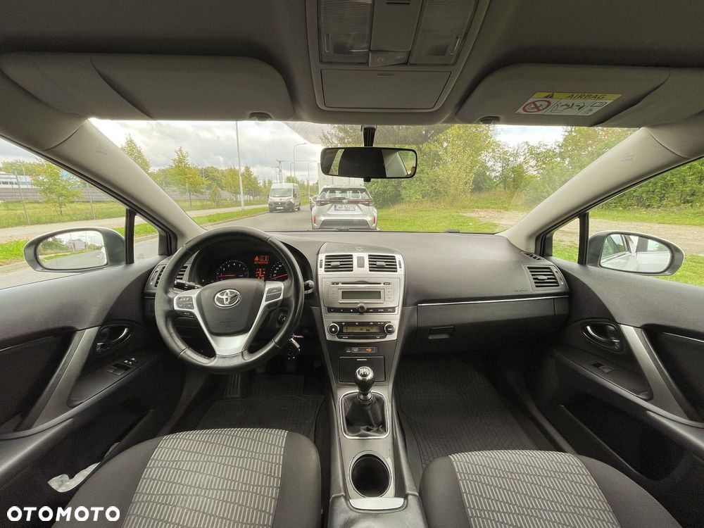Toyota Avensis 1.8 Active - 14