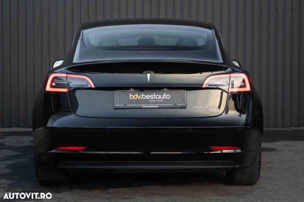 Tesla Model 3 - 10