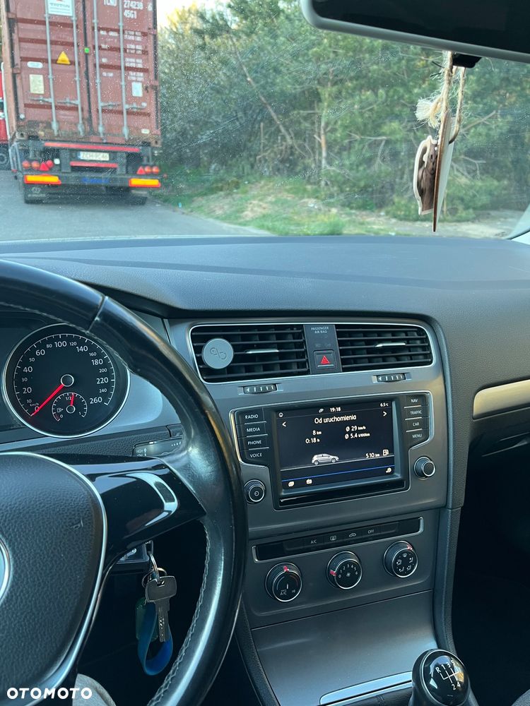 Volkswagen Golf 1.6 TDI BlueMotion Comfortline - 25