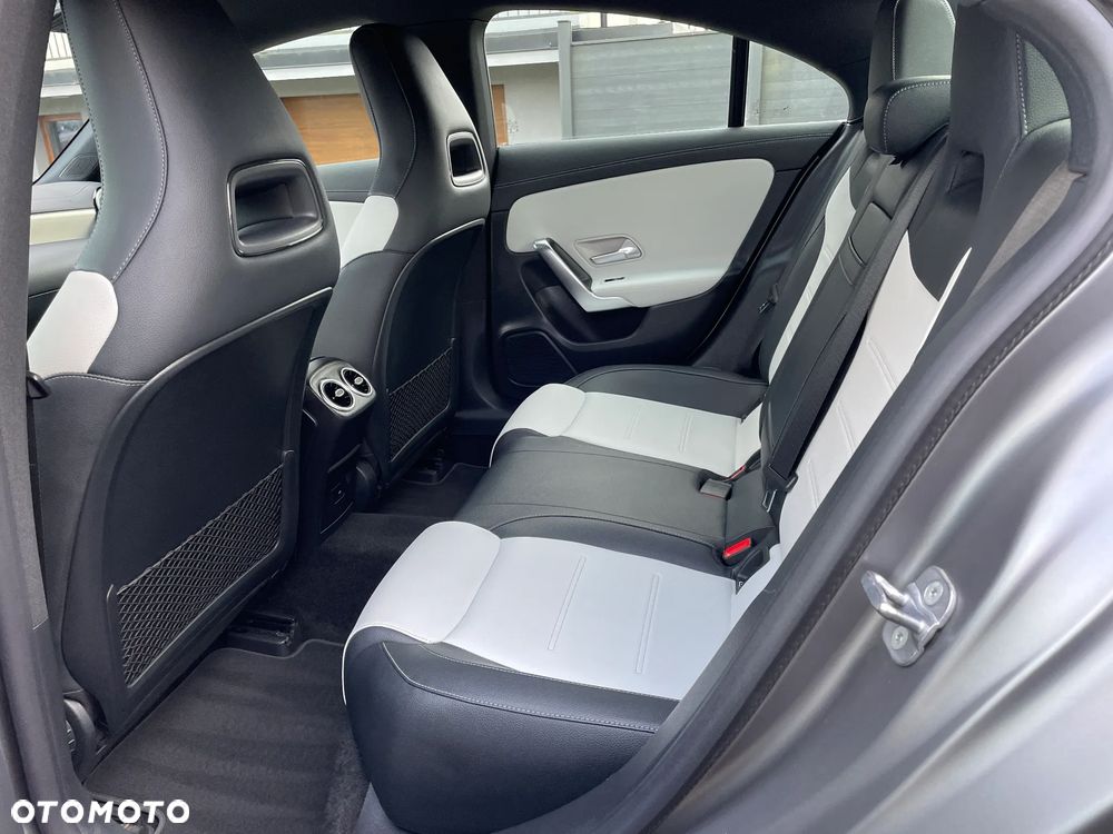 Mercedes-Benz CLA 200 AMG Line 7G-DCT - 26