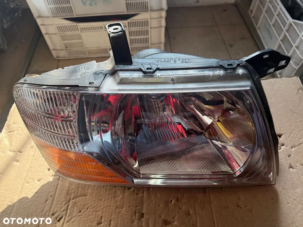 Reflektor / lampa przód przednia prawa Mitsubishi Pajero III 99-06' -  oryginalna - 1