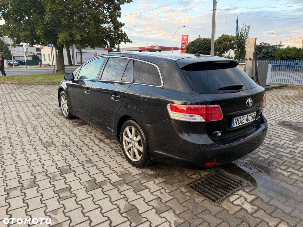 Toyota Avensis - 4