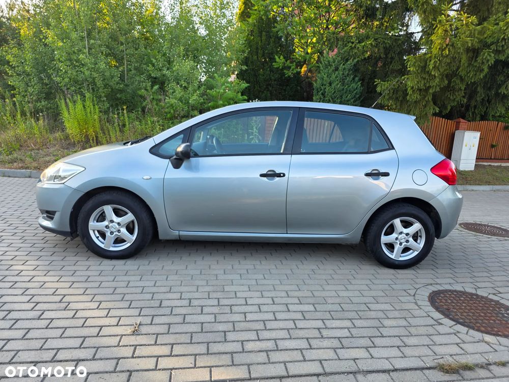 Toyota Auris 1.33 VVT-i Terra - 1