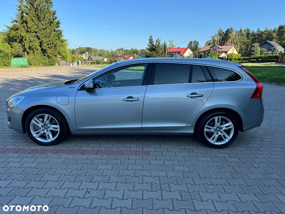 Volvo V60 D6 AWD Plug-in Hybrid Summum - 11
