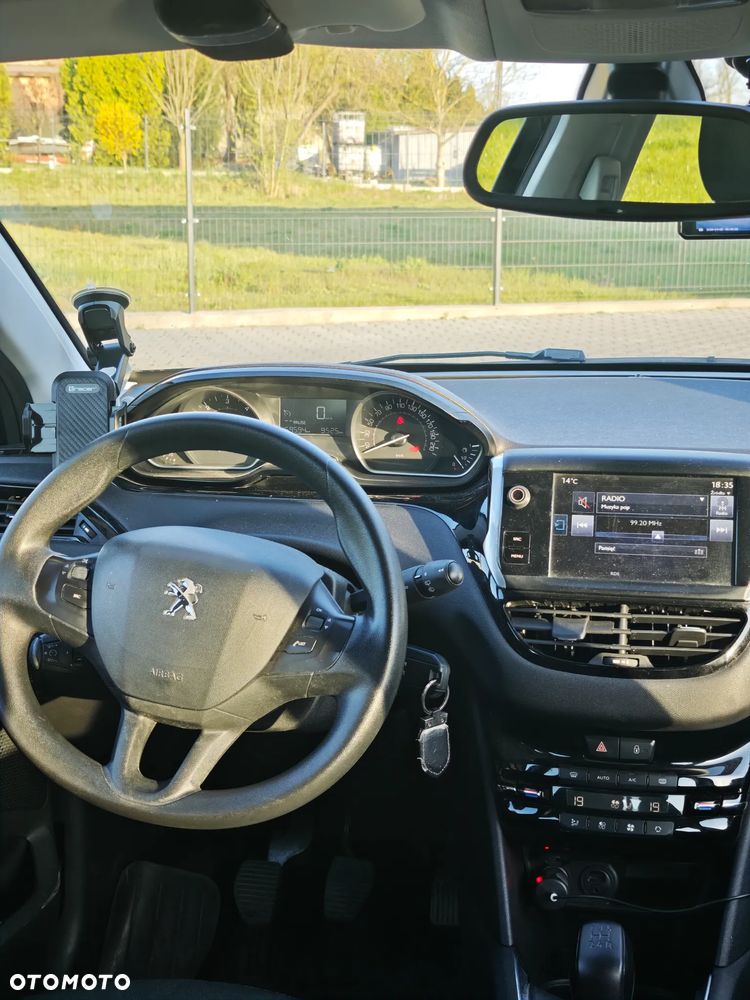 Peugeot 208 - 11