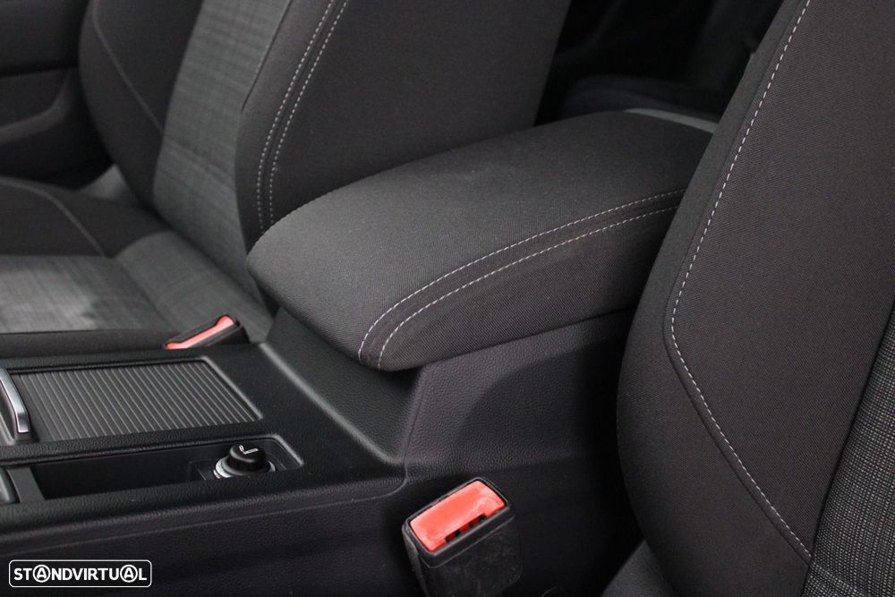 Volkswagen Passat Variant 2.0 TDI Business DSG — fotografia 33