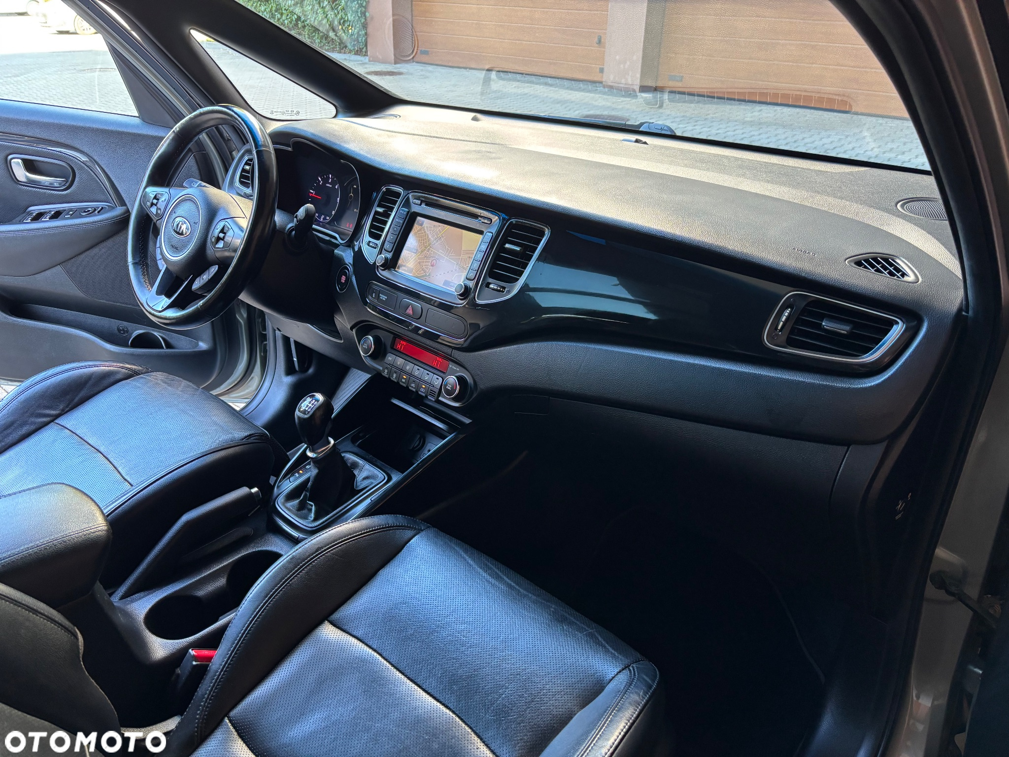 Kia Carens 1.7 CRDi 136 Dream Team Edition - 10