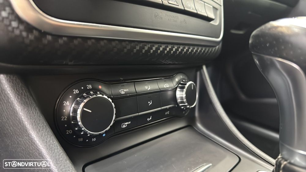 Mercedes-Benz A 200 d AMG Line - 24