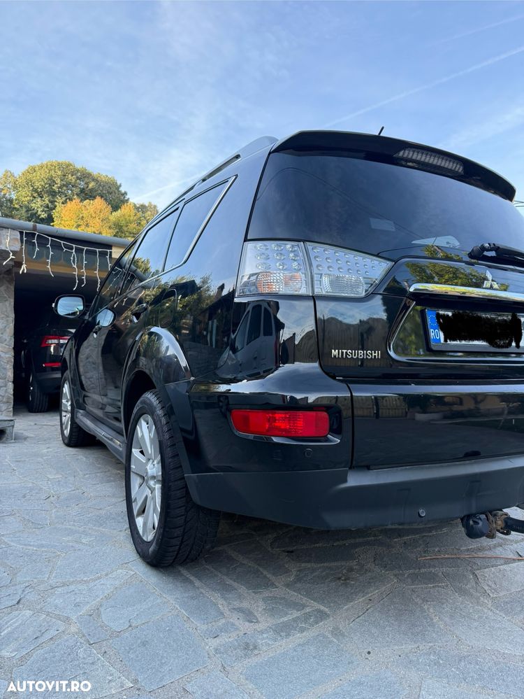 Mitsubishi Outlander - 8
