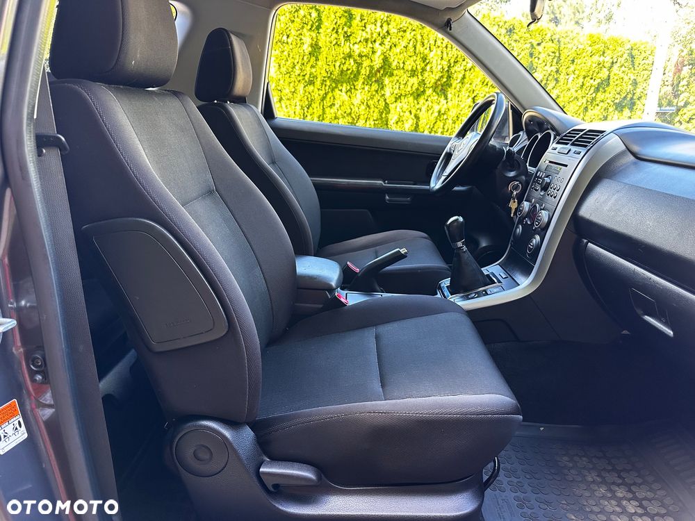 Suzuki Grand Vitara 1.6 De luxe - 23