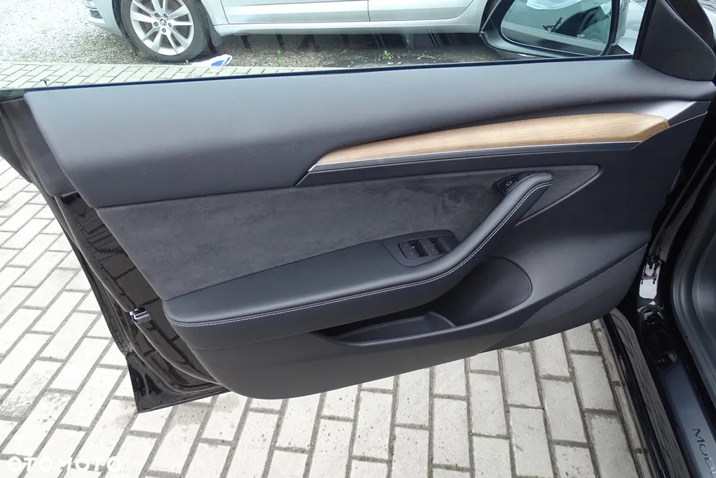 Tesla Model 3 Langstreckenbatterie Allradantrieb Dual Motor - 23
