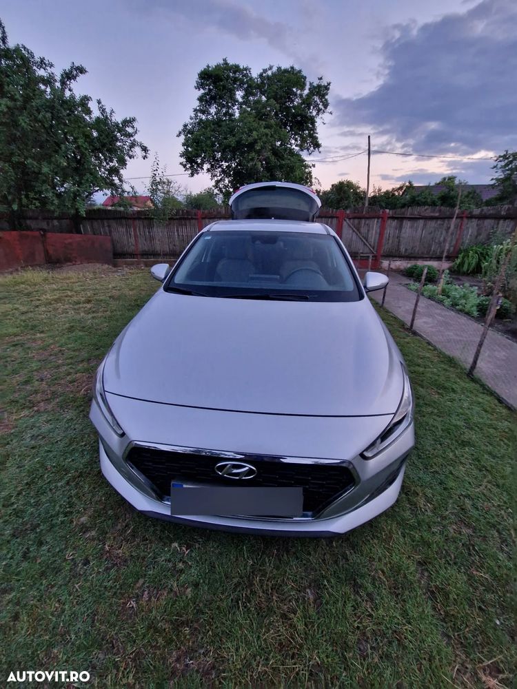Hyundai i30 1.4 100CP 5DR M/T Highway - 2