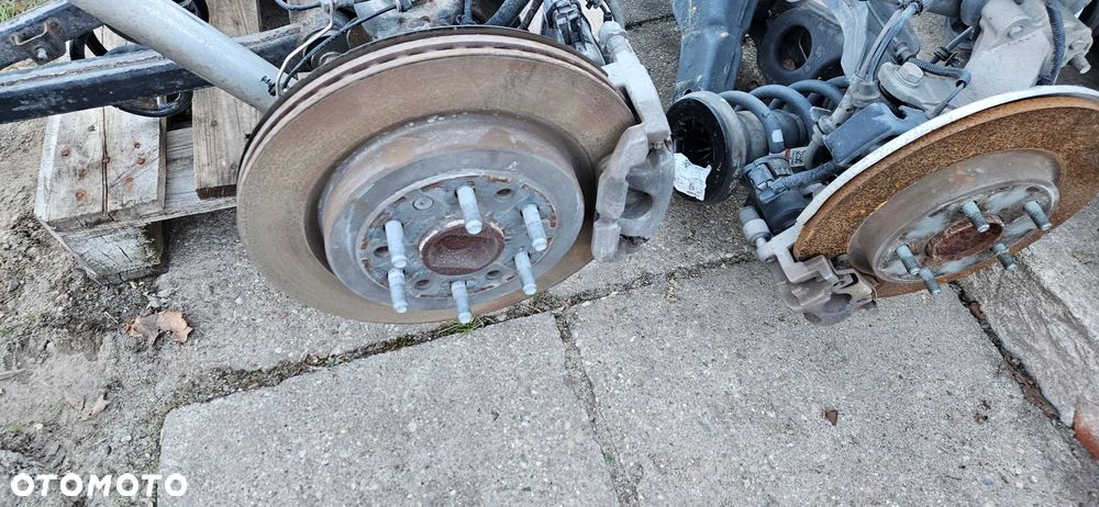 RAM 1500 V 5 2019- 4X4 5.7 HEMI QUAD CAB 1,5 Big Horn Kompletna belka zawieszenia tylnego Most napędowy Dyfer Dyferencjał 68270329AB Zawieszenie tył Wahacze Zacisk hamulcowy przełożenie 3.92 - 8