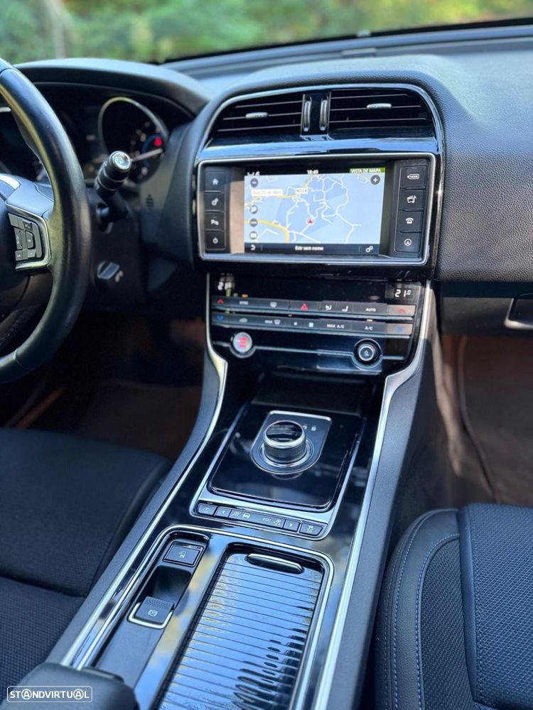 Jaguar XE 2.0 D R-Sport Aut. - 23