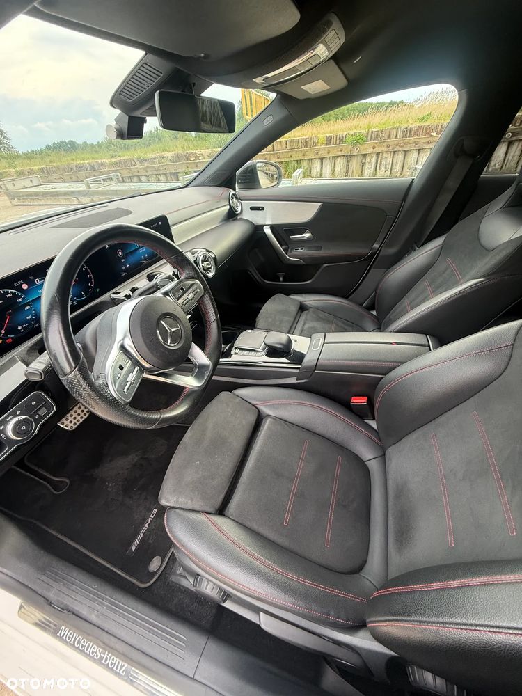 Mercedes-Benz CLA 220 4-Matic AMG Line 7G-DCT - 11