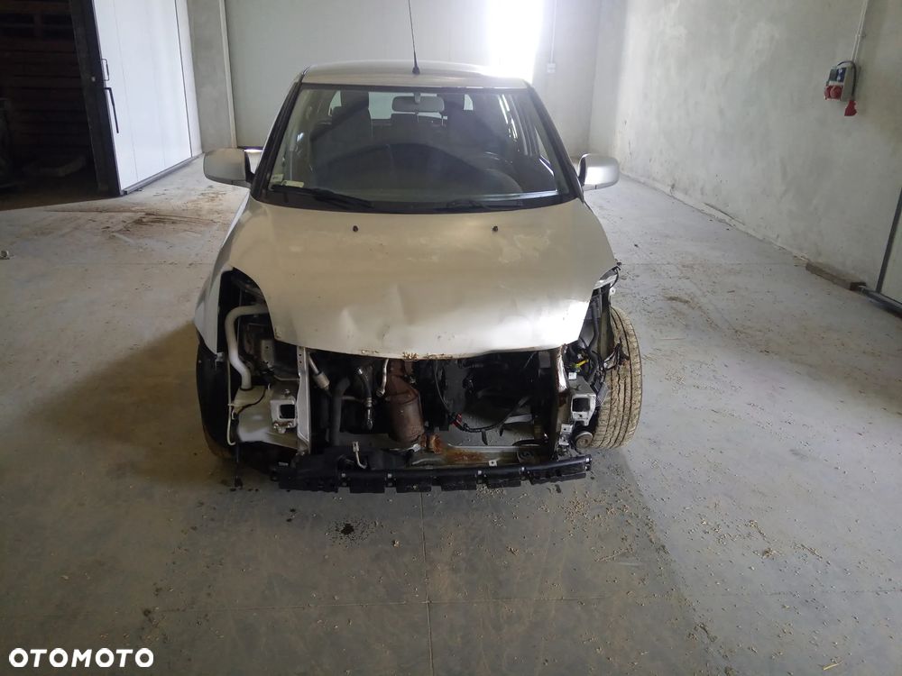 Suzuki Swift 1.3 DDiS 16v GLX - 3