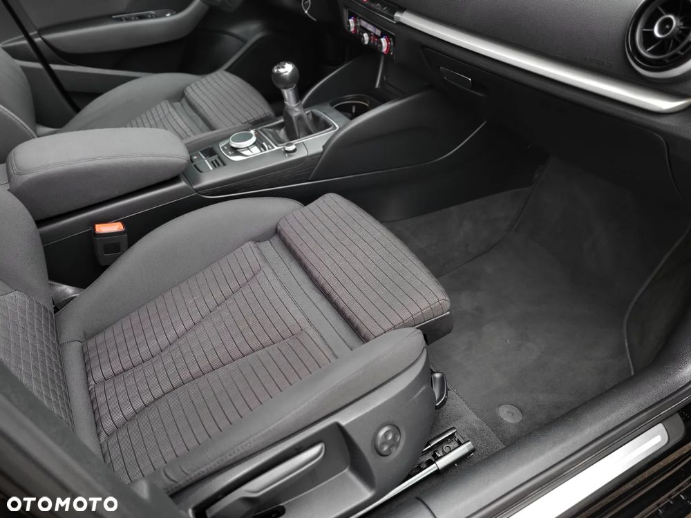 Audi A3 Sportback 1.4 TFSI Ambiente - 21
