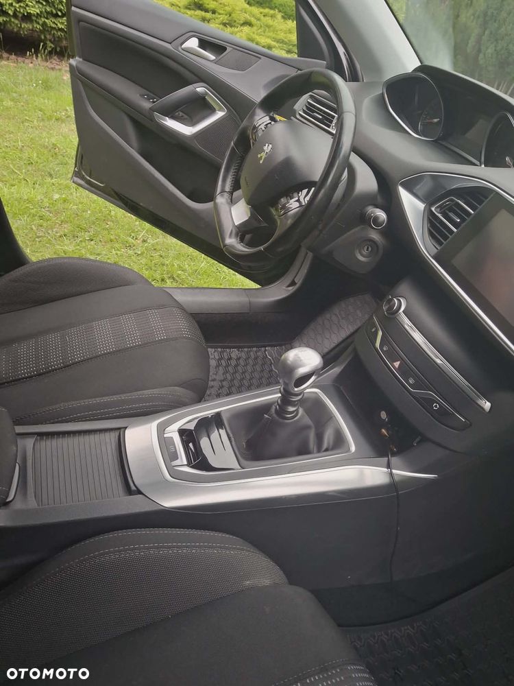 Peugeot 308 1.2 PureTech Allure S&S - 14
