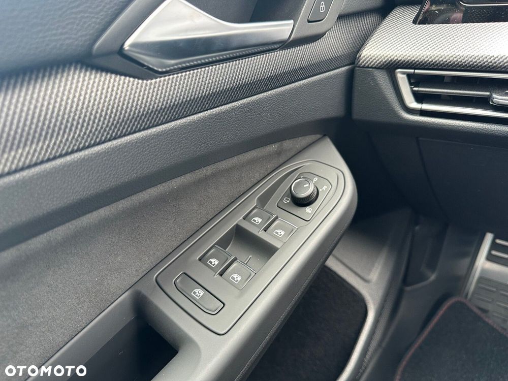 Volkswagen Golf - 28