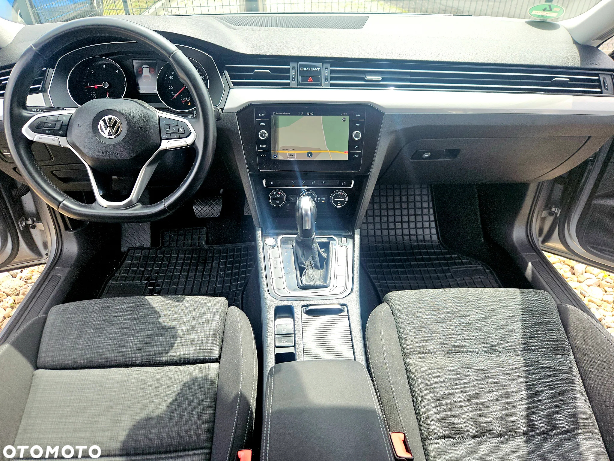 Volkswagen Passat Variant 2.0 TDI SCR DSG Business - 24