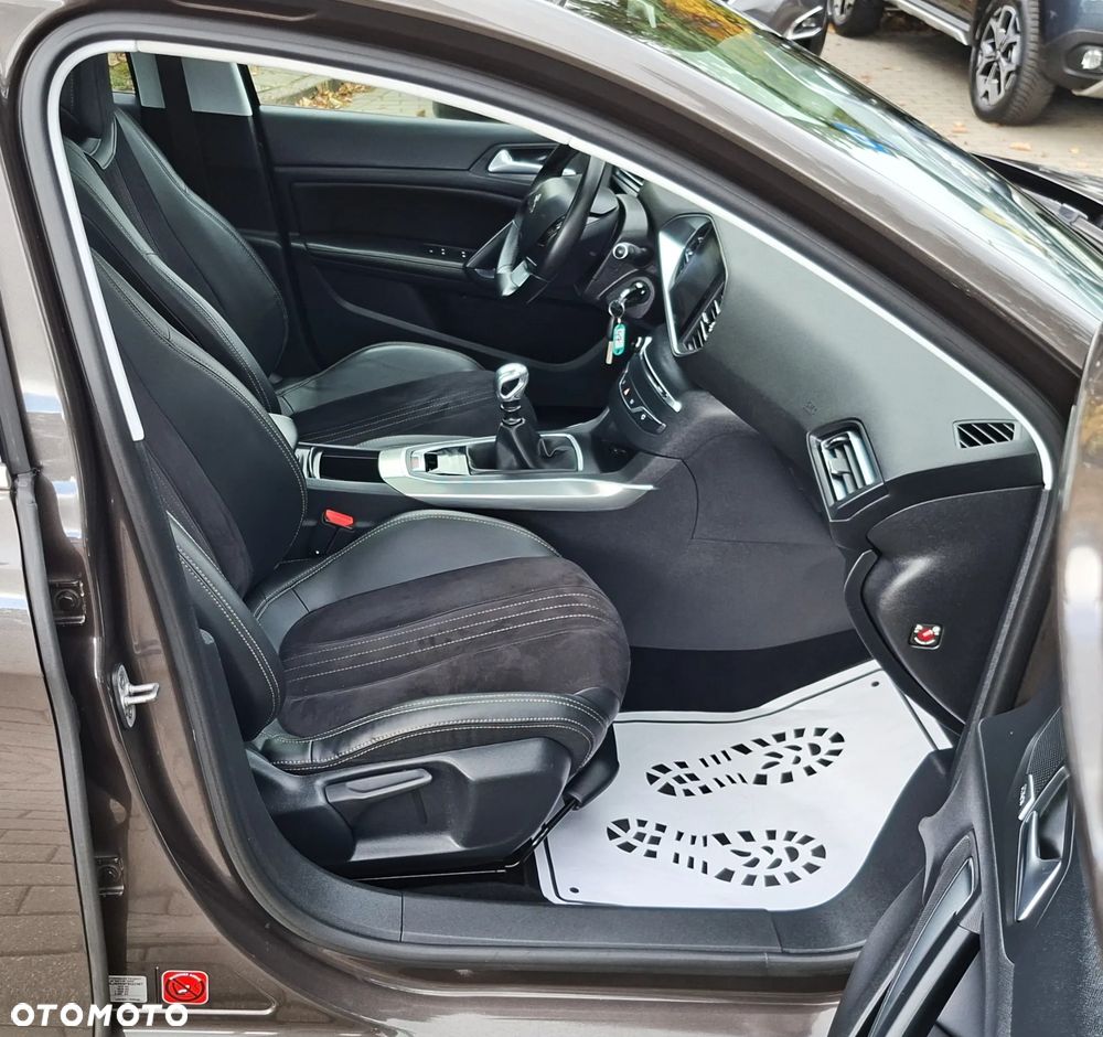 Peugeot 308 HDi FAP 150 Allure - 23