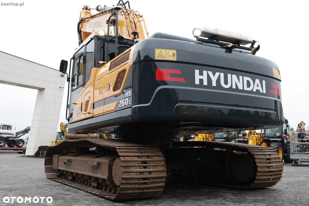 Hyundai HX260L - 6