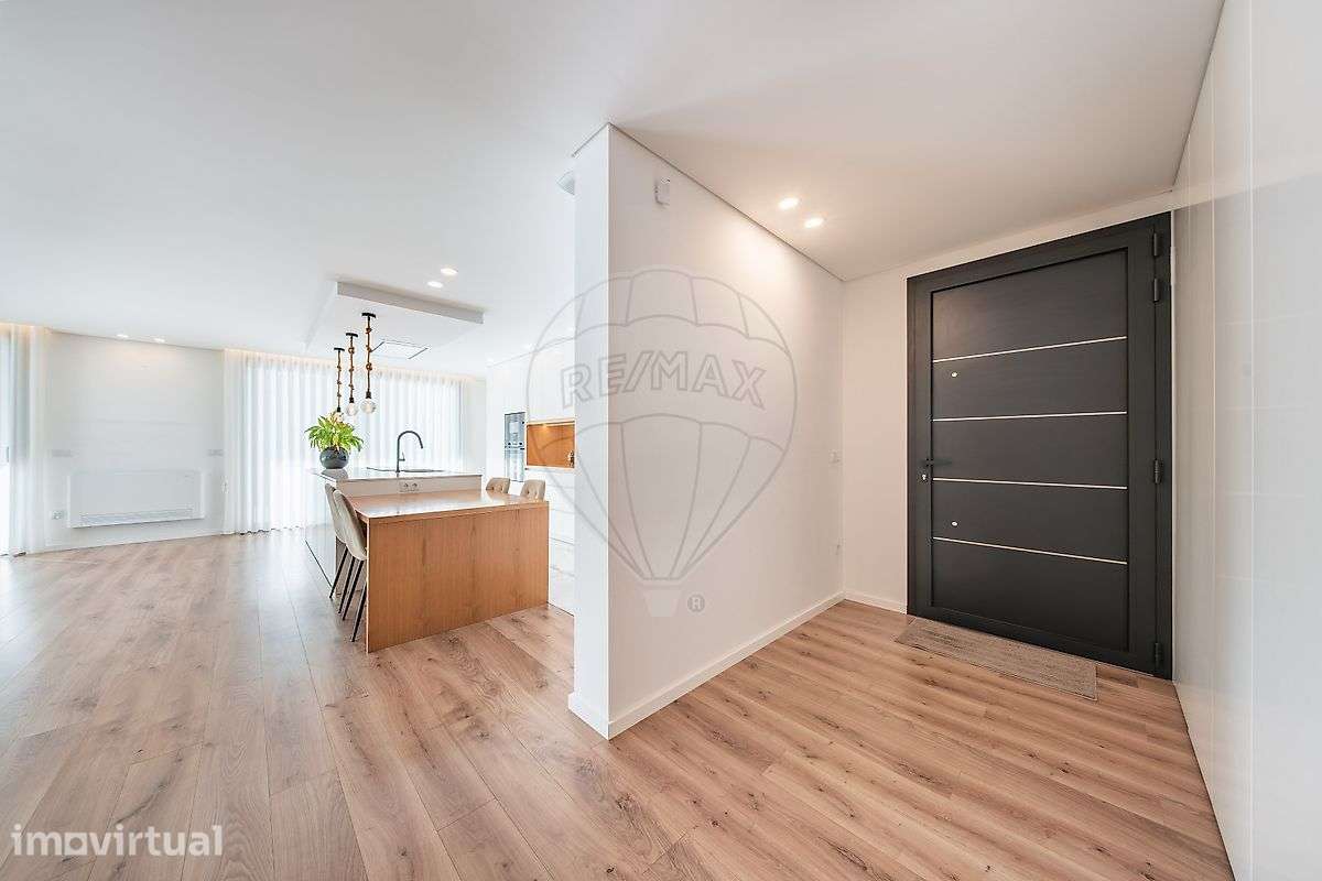 Moradia Térrea com Três Suites em Lanhoso, Póvoa de Lanhoso - Grande imagem: 4/47