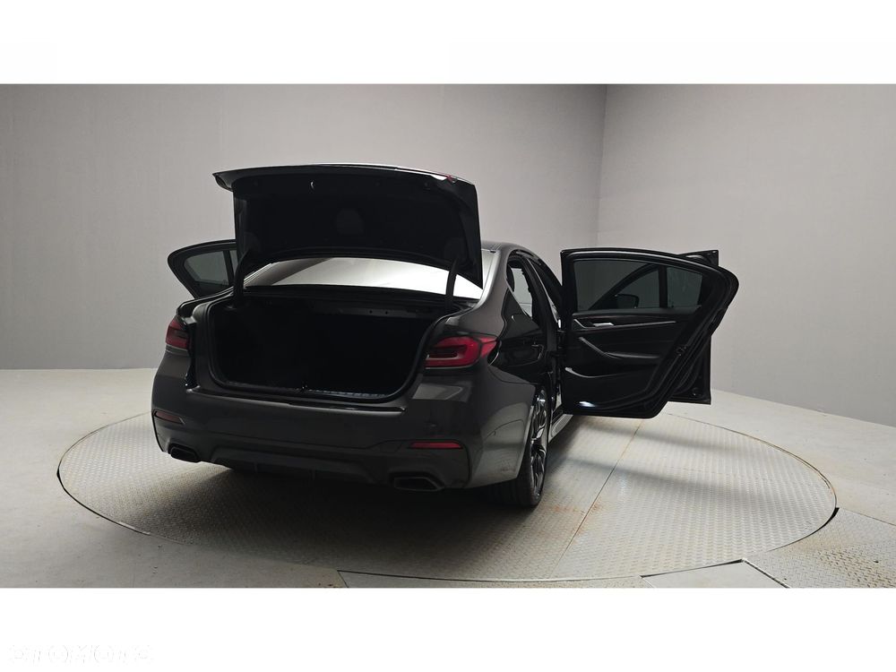 BMW Seria 5 530d xDrive mHEV M Sport sport - 12