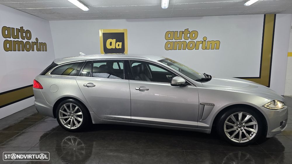 Jaguar XF Sportbrake 2.2 D Premium Luxury - 4