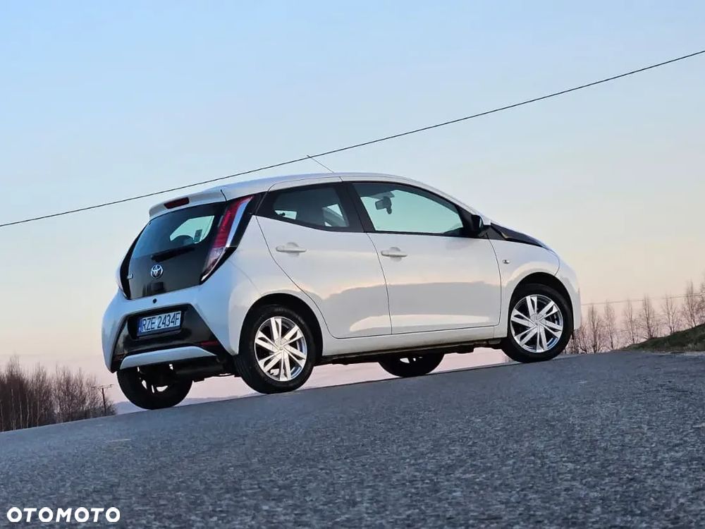 Toyota Aygo x-play - 4