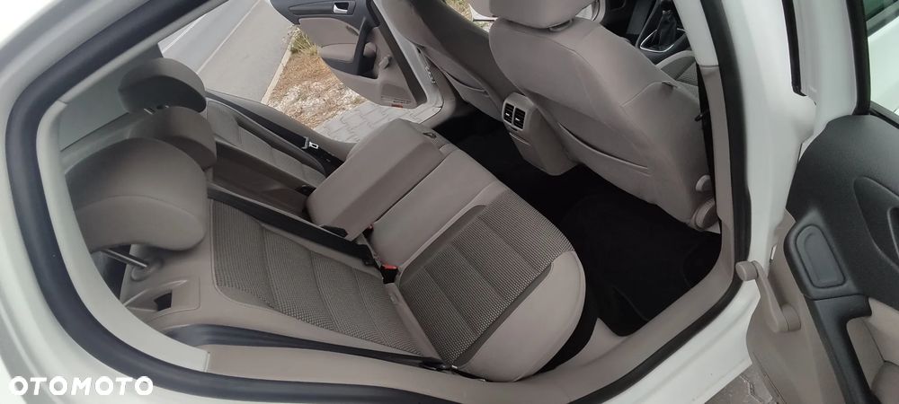 Volkswagen Golf 1.6 Comfortline - 26
