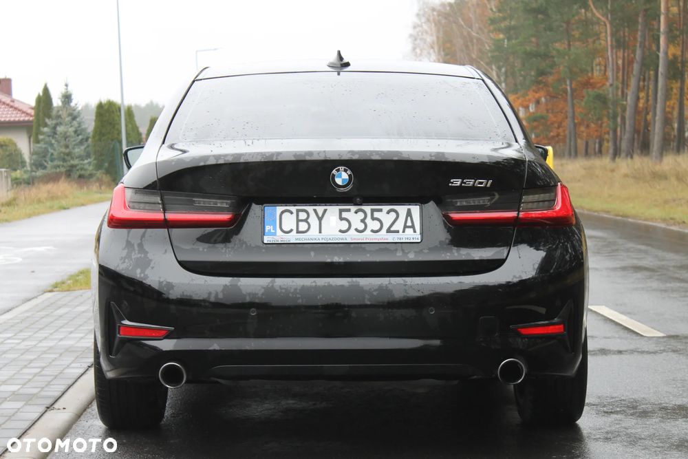 BMW Seria 3 330i - 8