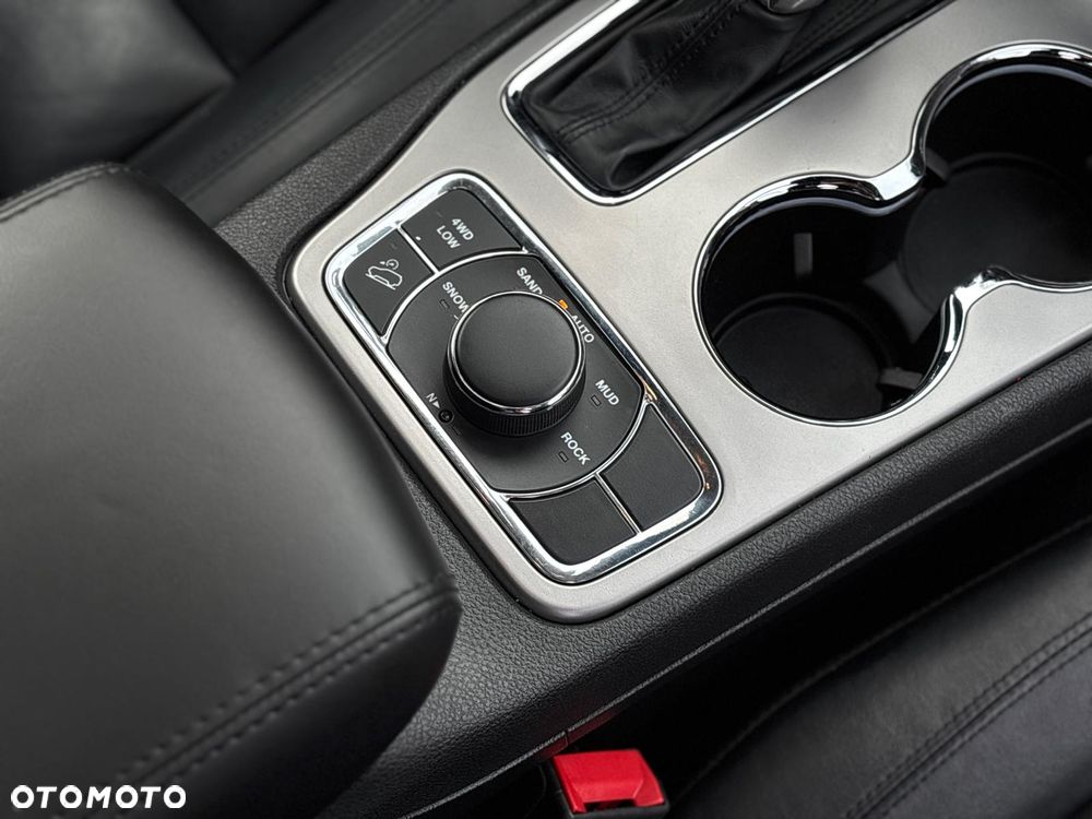 Jeep Grand Cherokee - 31