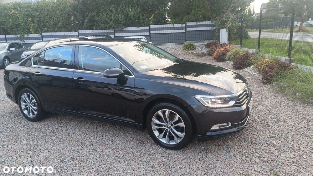 Volkswagen Passat - 1