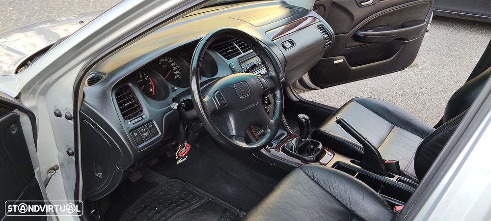 Honda Accord 2.0 ES - 10