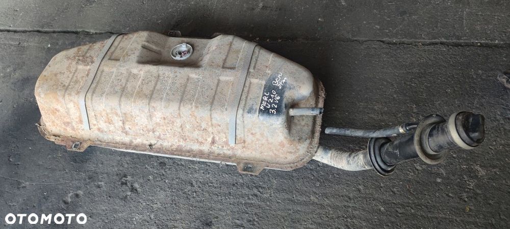 ZBIORNIK PALIWA BAK MERCEDES W210 KOMBI 3.2 V6 BE - 1