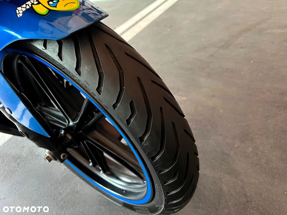 Yamaha YZF - 18