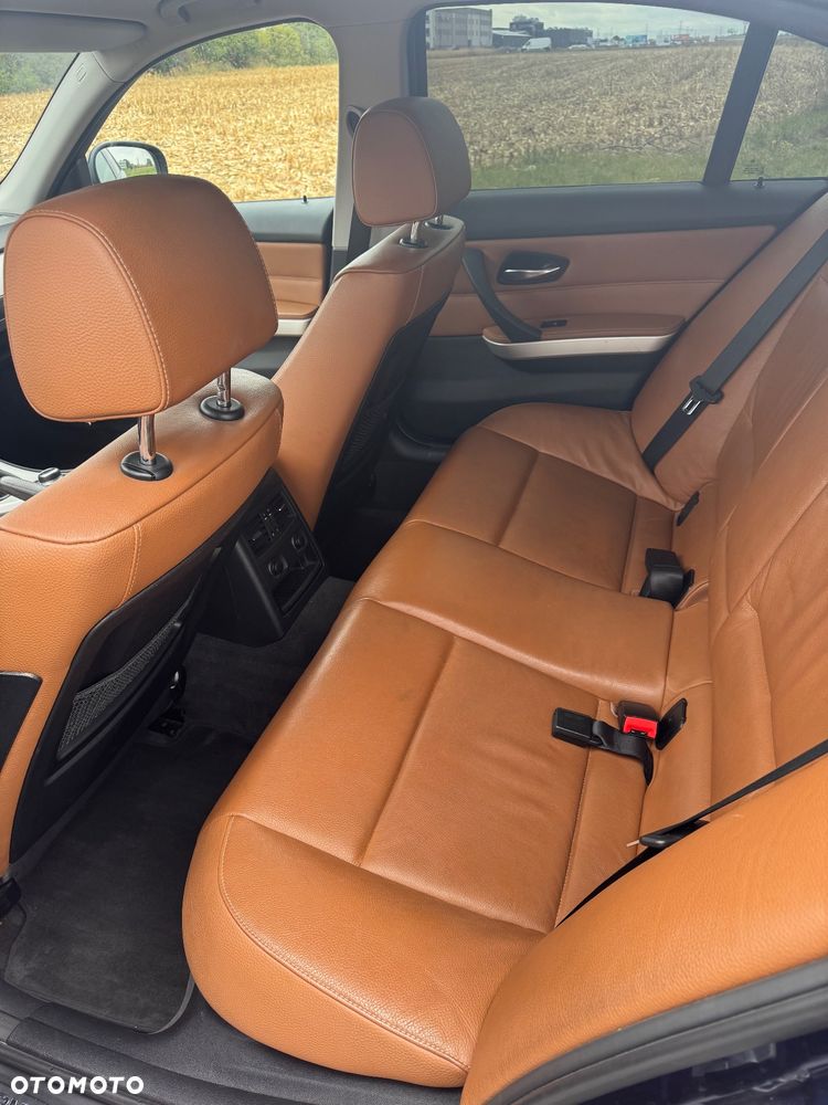BMW Seria 3 320d Efficient Dynamics - 33