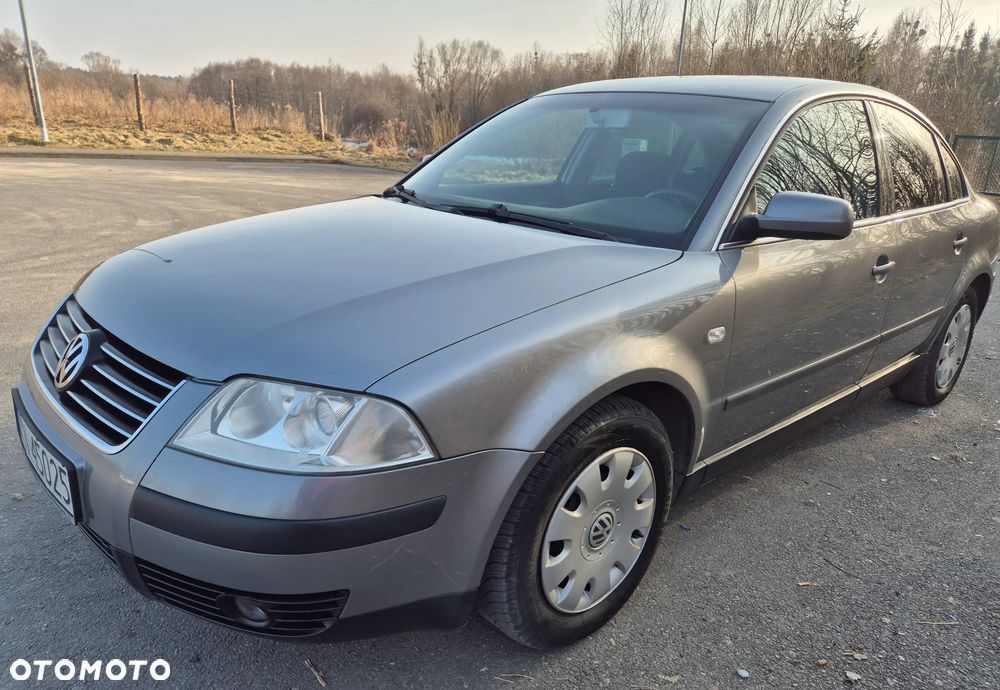 Volkswagen Passat 1.6 Basis - 1