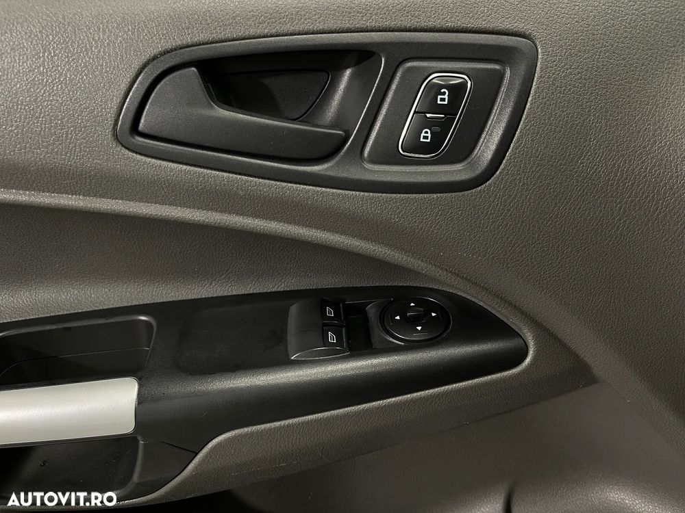 Ford Transit Connect - 13